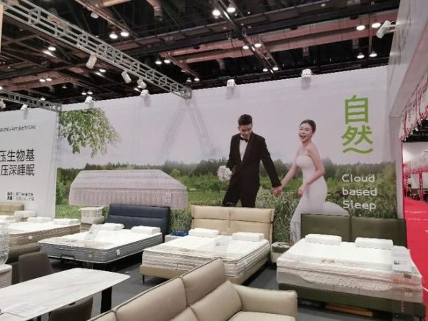 为健康睡眠代言!柯芙特&铂宝莉双双亮相华夏家博会